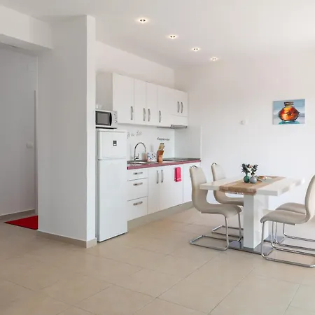 Appartments Daria Aparthotel 4*