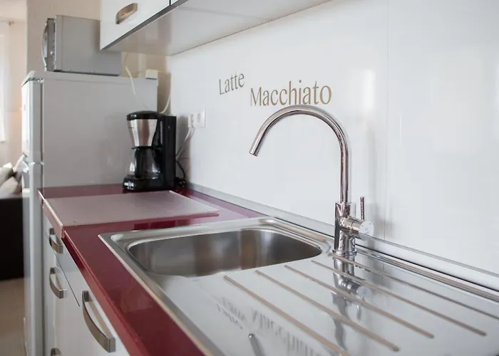 Ξενοδοχείο με διαμερίσματα Appartments Daria 4*